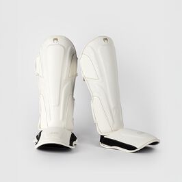 Venum Impact Evo Scales Shinguards Ivory, L  Impact Evo Scales Säärisuojat Valkoinen