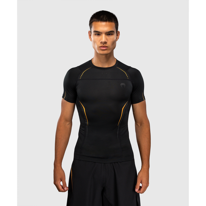 Venum G-Core lyhythihainen rashguard musta/kulta