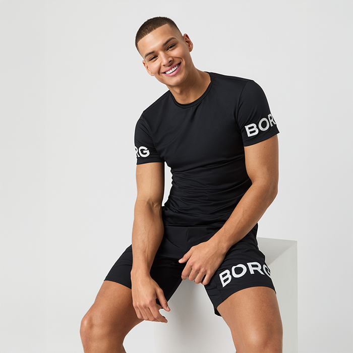 T-shirt Musta