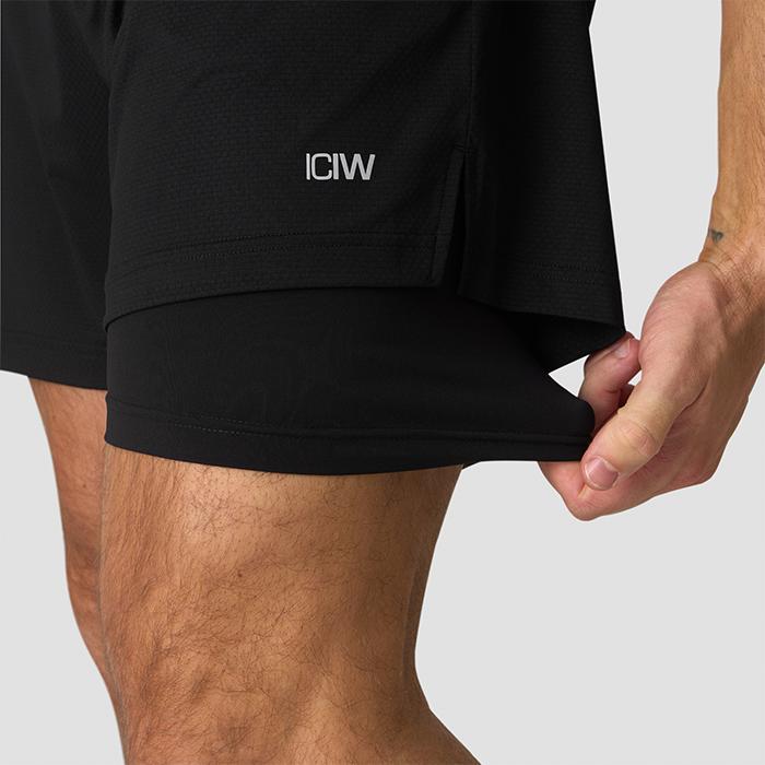 Stride 2-in-1 Shortsit Musta