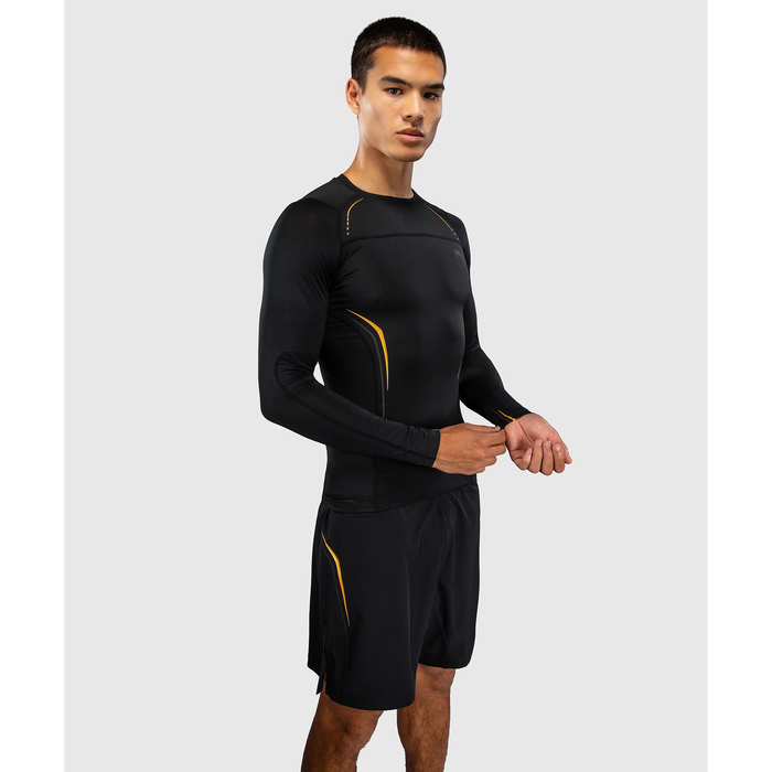 Venum G-Core pitk&auml;hihainen rashguard musta/kulta