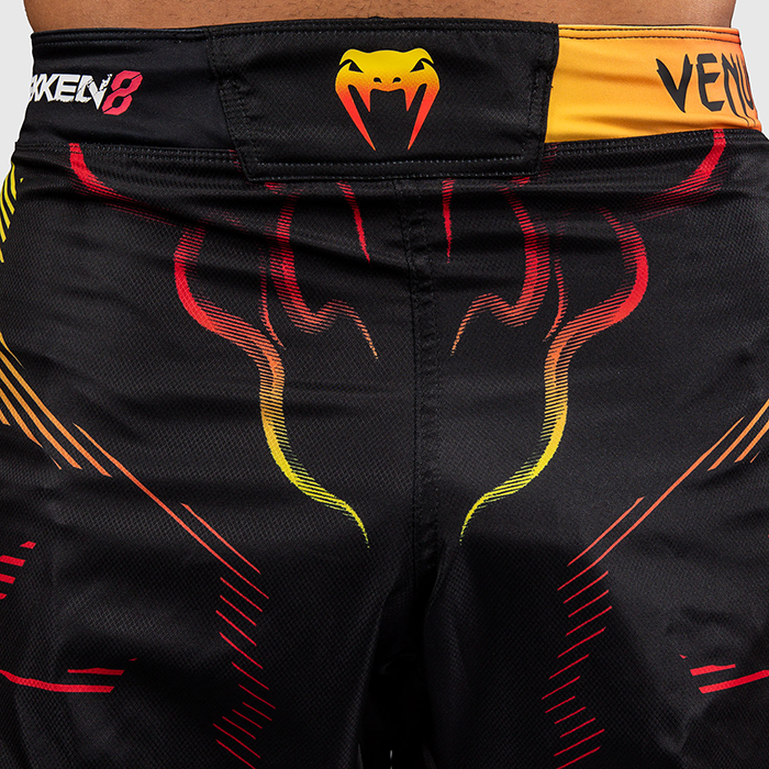 Venum x TEKKEN 8 Fightshortsit Yoshimitsu Musta Oranssi