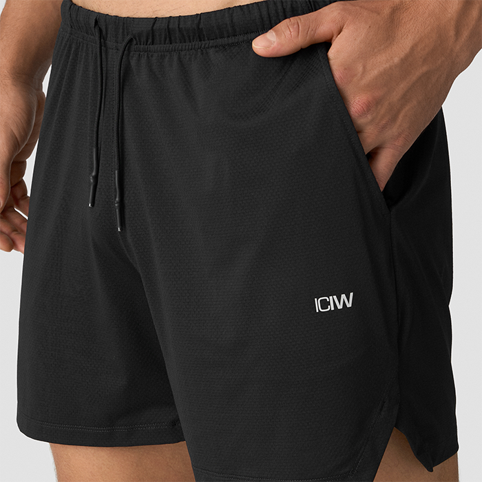 Stride Shorts Musta