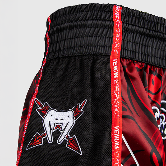 Venum Wolf Atak Muay Thai Shorts Musta Punainen