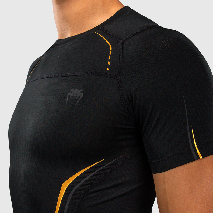 Venum G-Core lyhythihainen rashguard musta/kulta