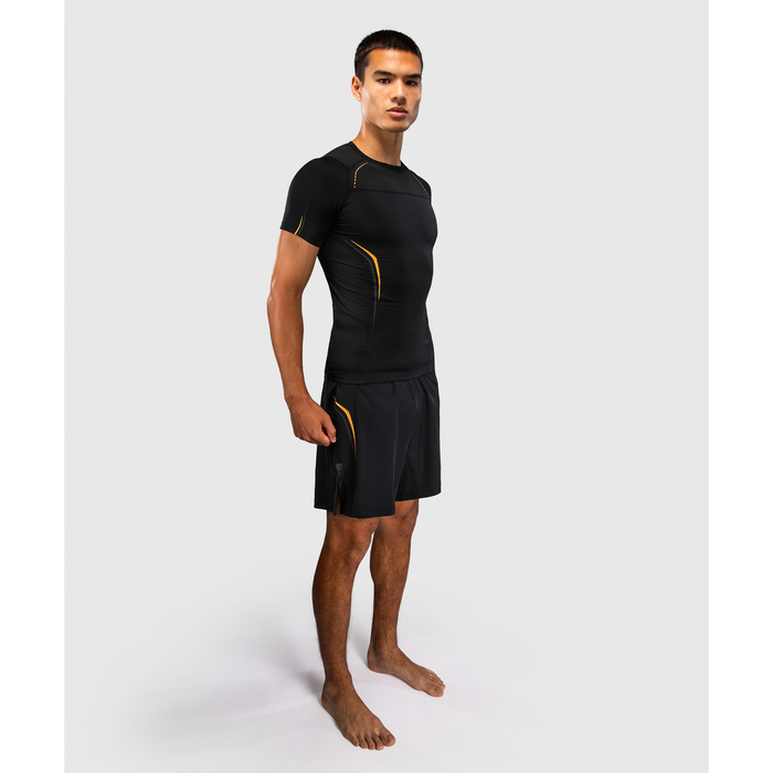 Venum G-Core lyhythihainen rashguard musta/kulta