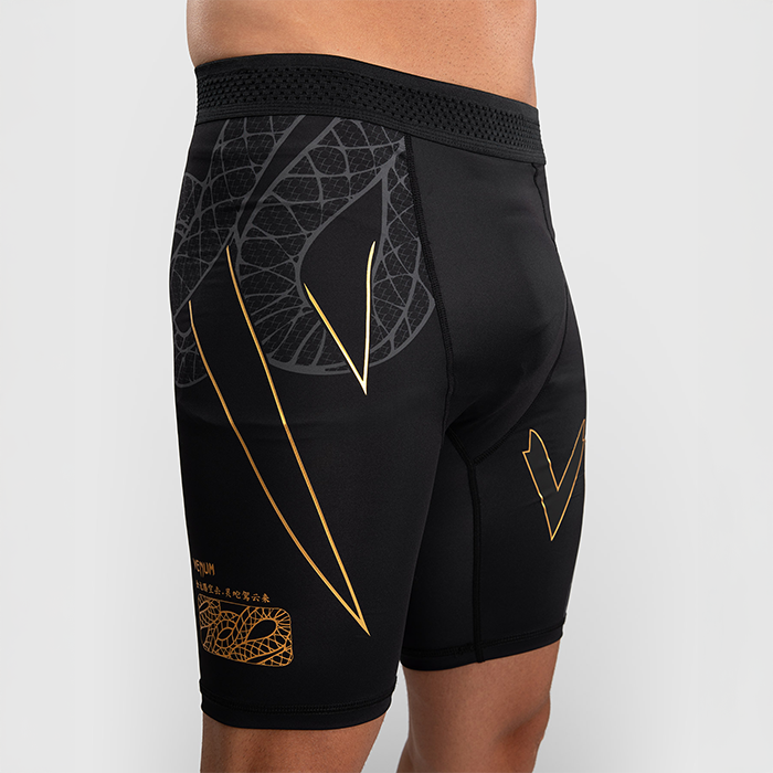 Serpenti Vale Tudo-Shortsit Musta Hopea Kulta