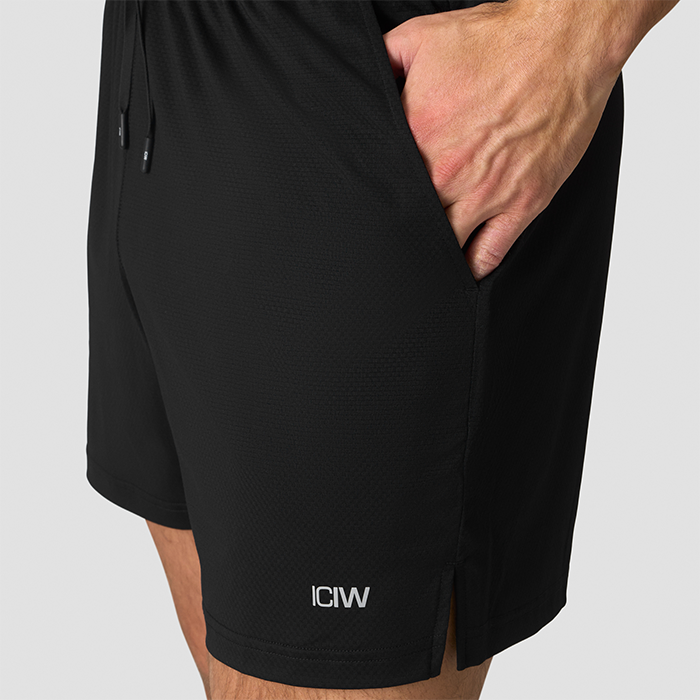 Stride Shortsit Musta