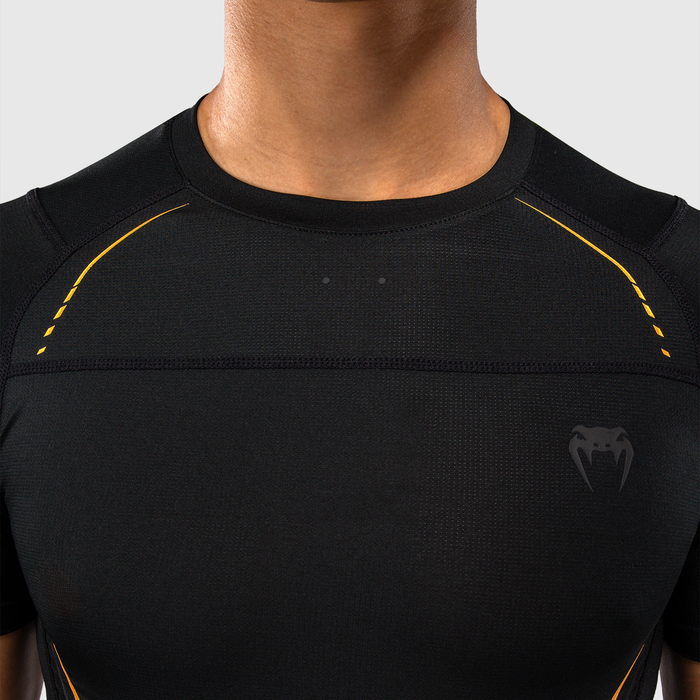 Venum G-Core lyhythihainen rashguard musta/kulta