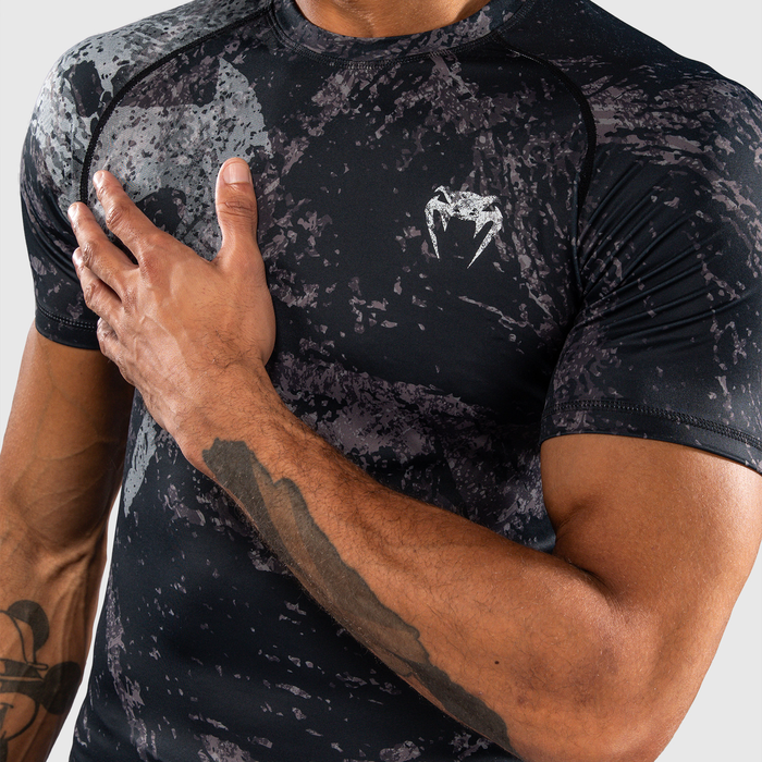 Venum RAGE & WORKOUT lyhythihainen rashguard musta/harmaa