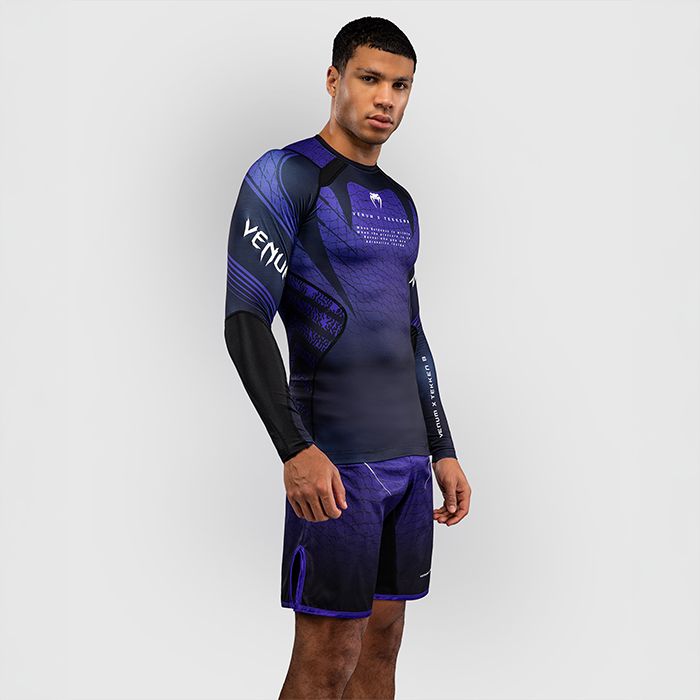 Venum x TEKKEN 8 Pitk&auml;hiha Rashguard Kazuya Musta Lila