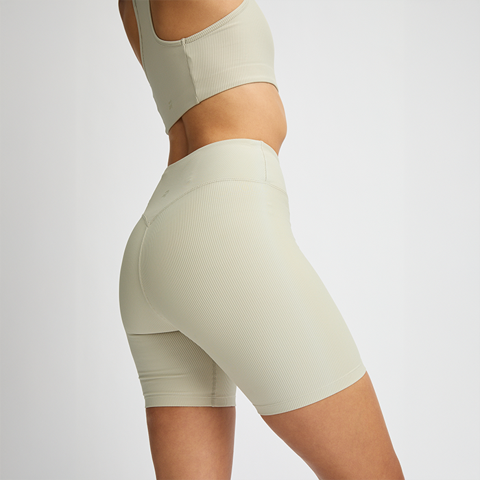 Ribatut Py&ouml;r&auml;ilyshortsit Beige