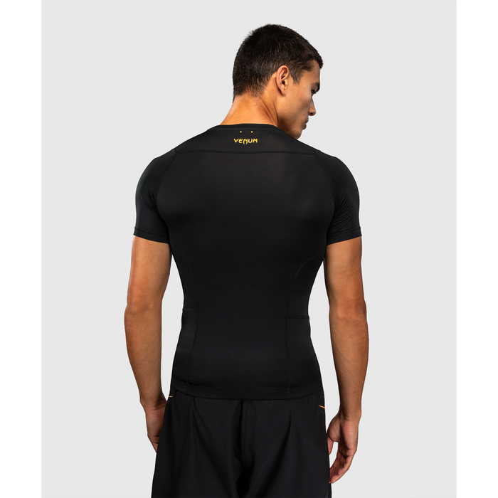Venum G-Core lyhythihainen rashguard musta/kulta