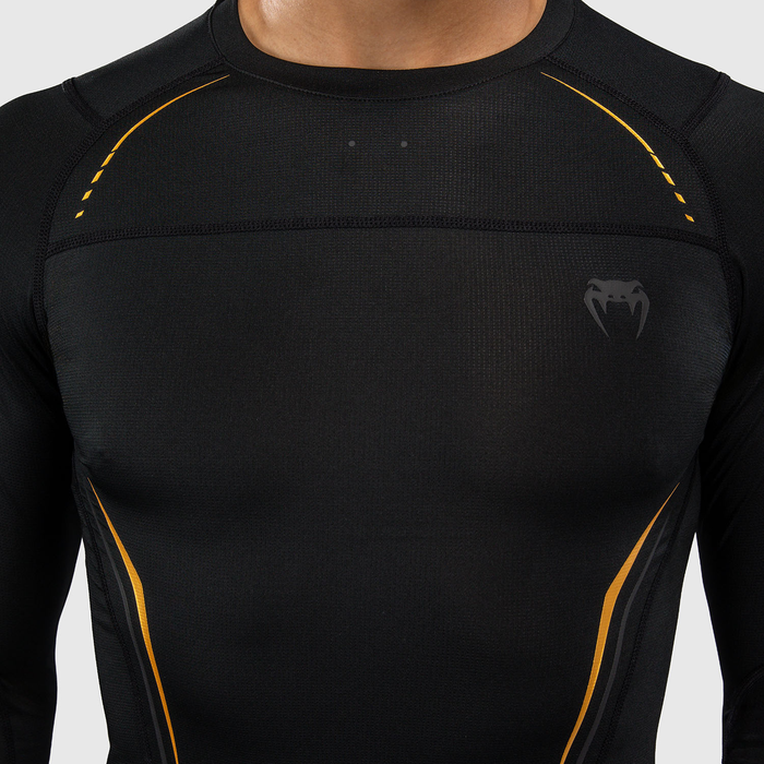 Venum G-Core pitk&auml;hihainen rashguard musta/kulta