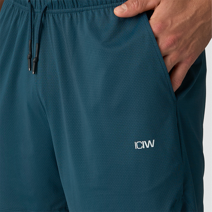 Stride Shorts Tummanvihre&auml;