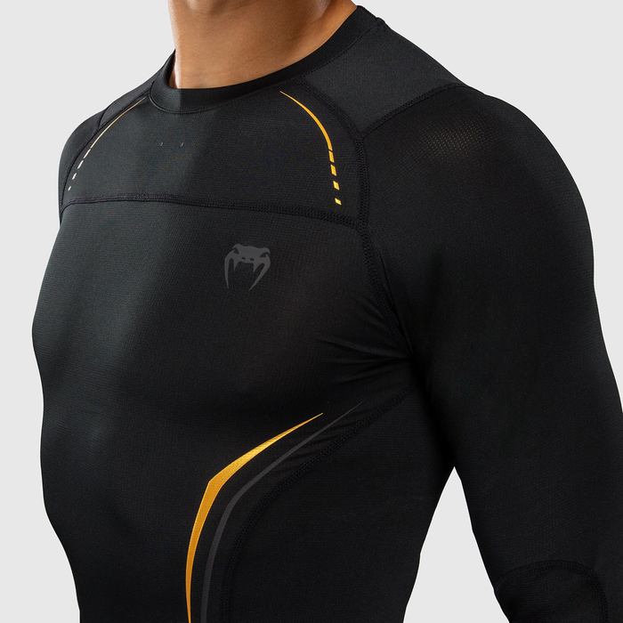 Venum G-Core pitk&auml;hihainen rashguard musta/kulta