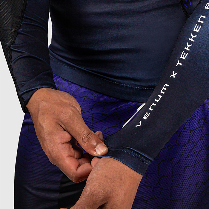 Venum x TEKKEN 8 Pitk&auml;hiha Rashguard Kazuya Musta Lila