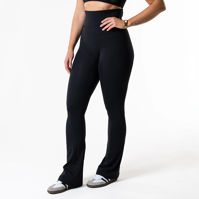 Clean Treenitrikoot Flared Tall Musta